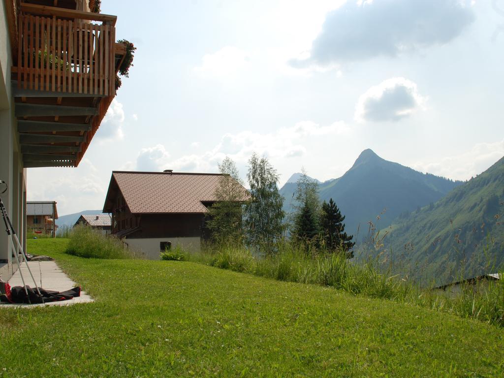 Haus Montana Apartment Damuels Luaran gambar