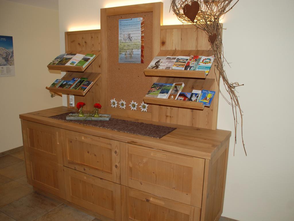 Haus Montana Apartment Damuels Luaran gambar