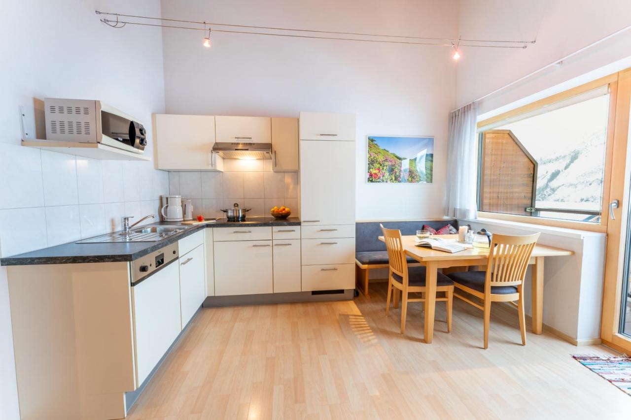 Haus Montana Apartment Damuels Luaran gambar