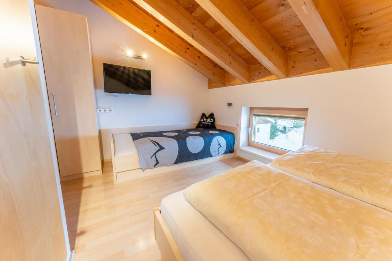 Haus Montana Apartment Damuels Luaran gambar