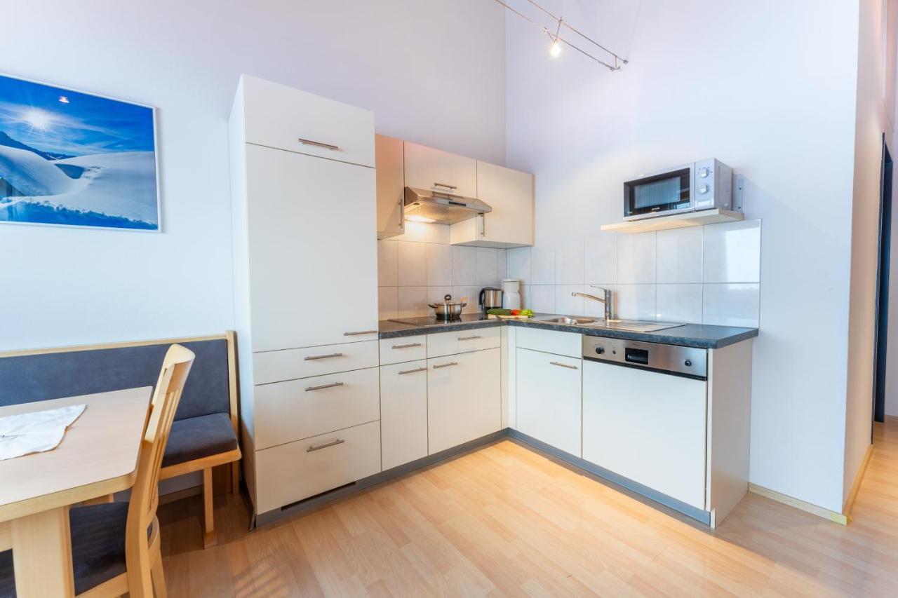 Haus Montana Apartment Damuels Luaran gambar