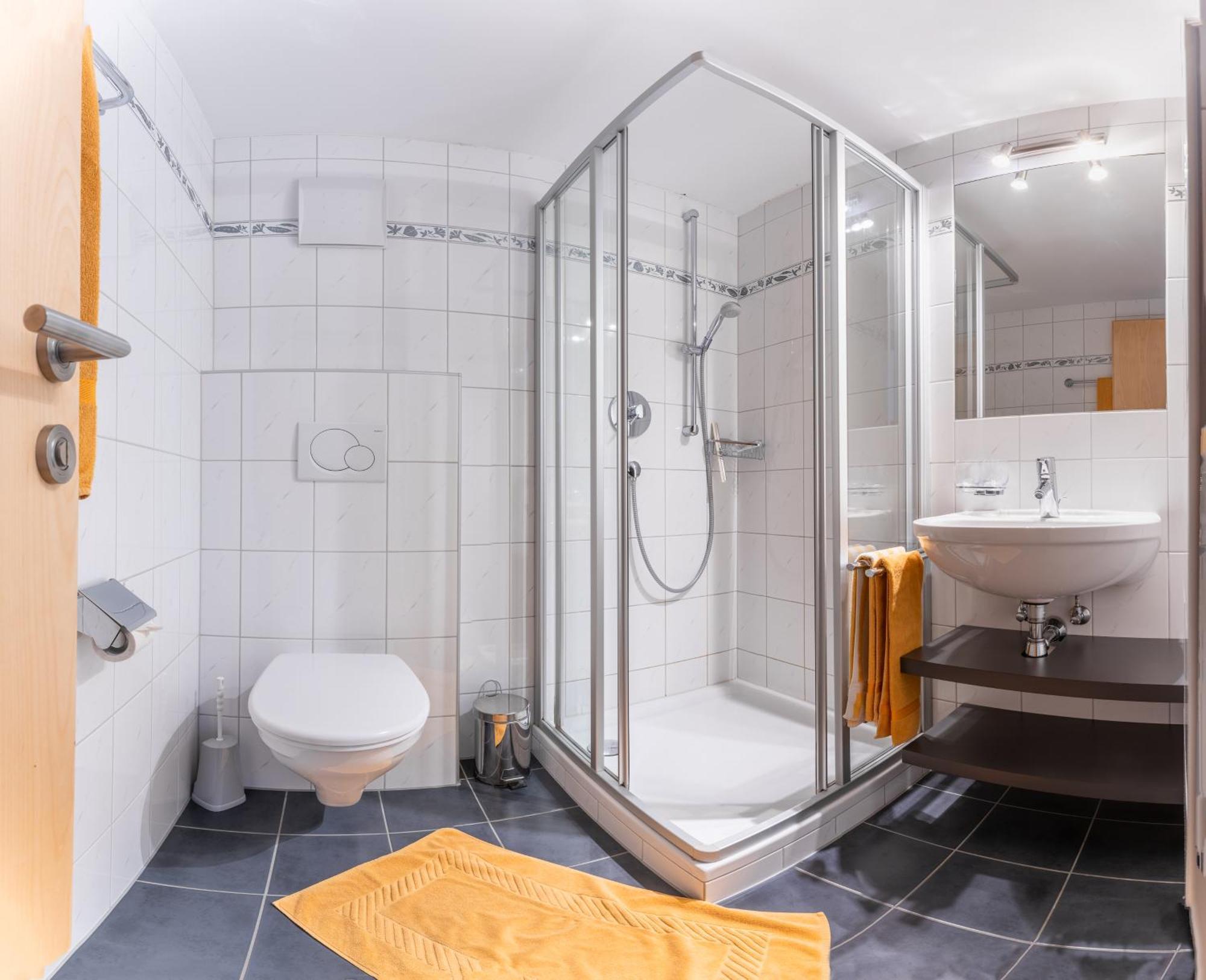 Haus Montana Apartment Damuels Luaran gambar
